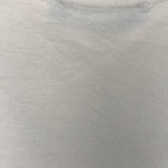 Francesca’s collection white v-neck with pocket tshirt. Size XS, fits like S-M - Picture 5 of 5